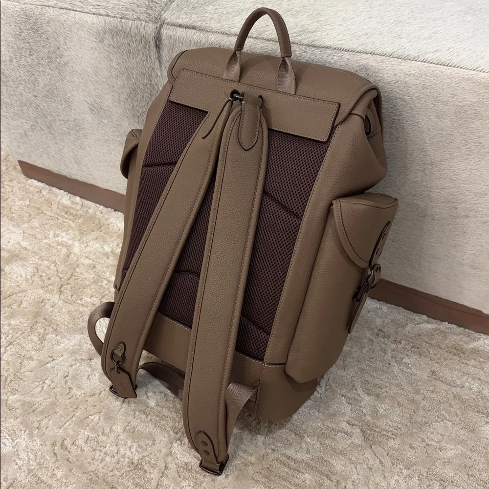 Coach Pebbled Leather Backpack – Neutral Taupe/Brown - Luxury limited edition - Picture 5 of 12